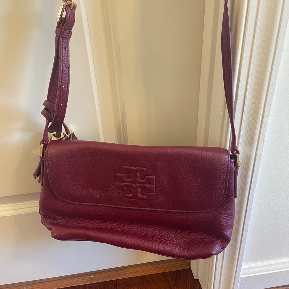 Cross body Tori Burch plum bag